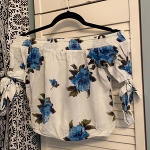 Off the shoulder t/shirt